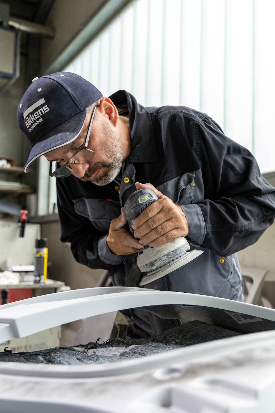 Lackierer bei der Arbeit